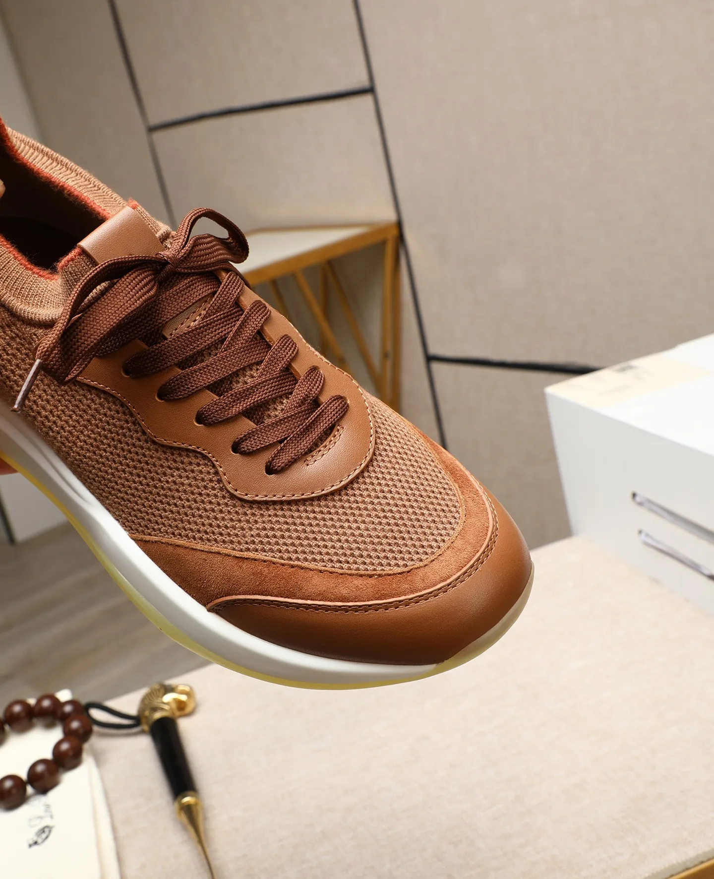 Men's shoes 💰620 🔥𝐥𝐨𝐫𝐨 𝐏𝐢𝐚𝐧𝐚 lp classic loafers, an Italian treasure brand, the only brand that can match Hermès! Only after wearing it do we realize that we can’t live up to our feet. The upper is made of imported first-layer cowhide with breathable fly-knit fabric, water-dyed cowhide foot pads, and the official original glass rubber outsole and pendant. Exclusive original packaging (tag ➕ brand paper ➕ outer box ➕ hand bag) code number: 38-44. Can be customized 45-46